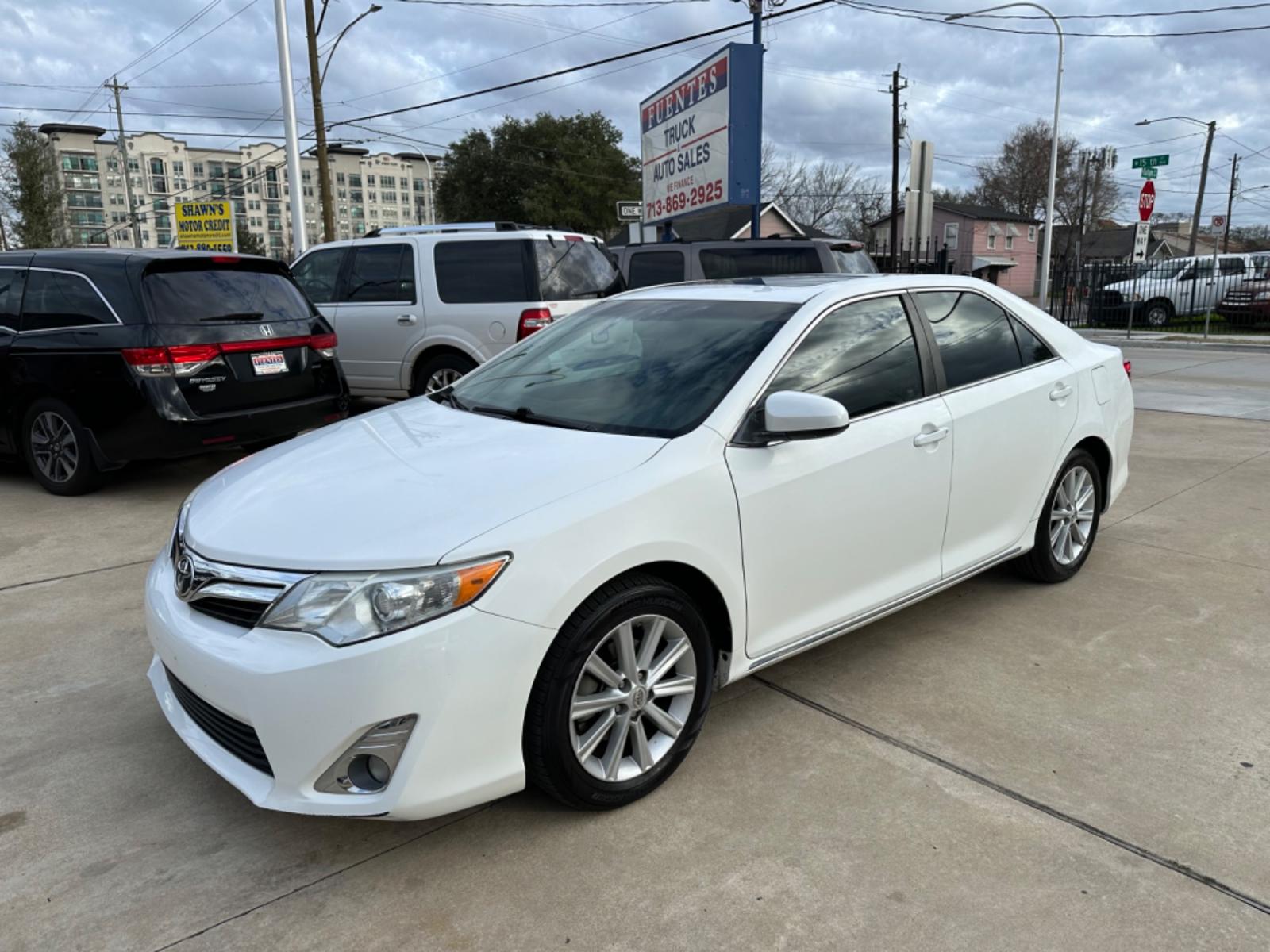 2012 White /Silver Toyota Camry XLE (4T4BF1FK0CR) with an 2.5L engine, Automatic transmission, located at 1501 West 15th St., Houston, 77008, (713) 869-2925, 29.797941, -95.411789 - Photo #0